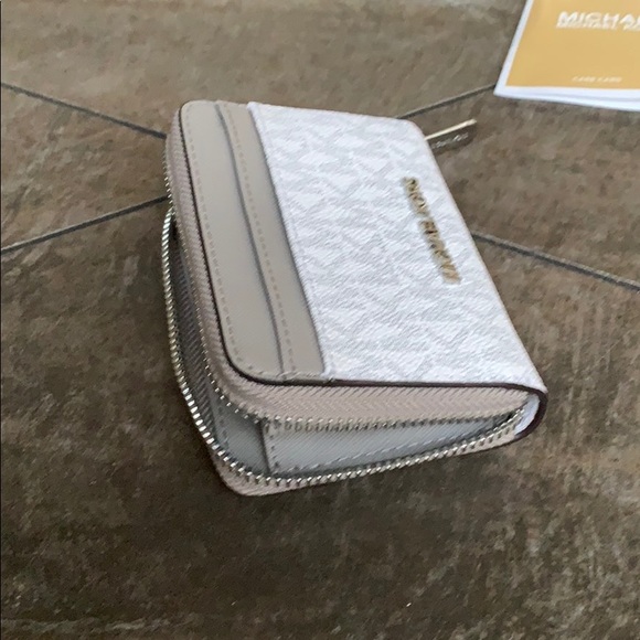 MICHAEL KORS JET SET TRAVEL MD ZA CARD CASE - Picture 6 of 16